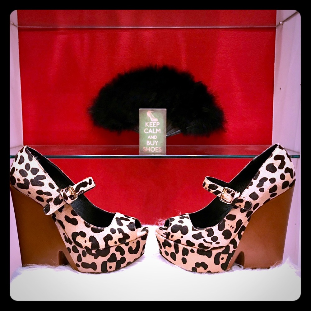 * NWOT Authentic Steven by Steve Madden